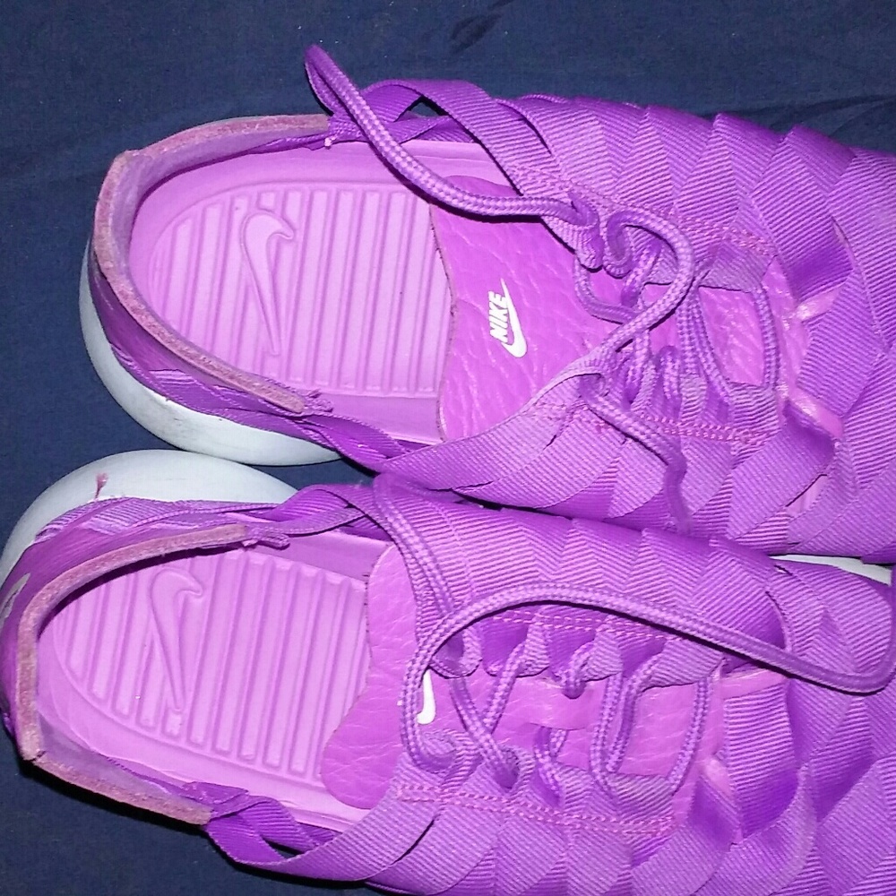 Nike - Picture 3 of 5